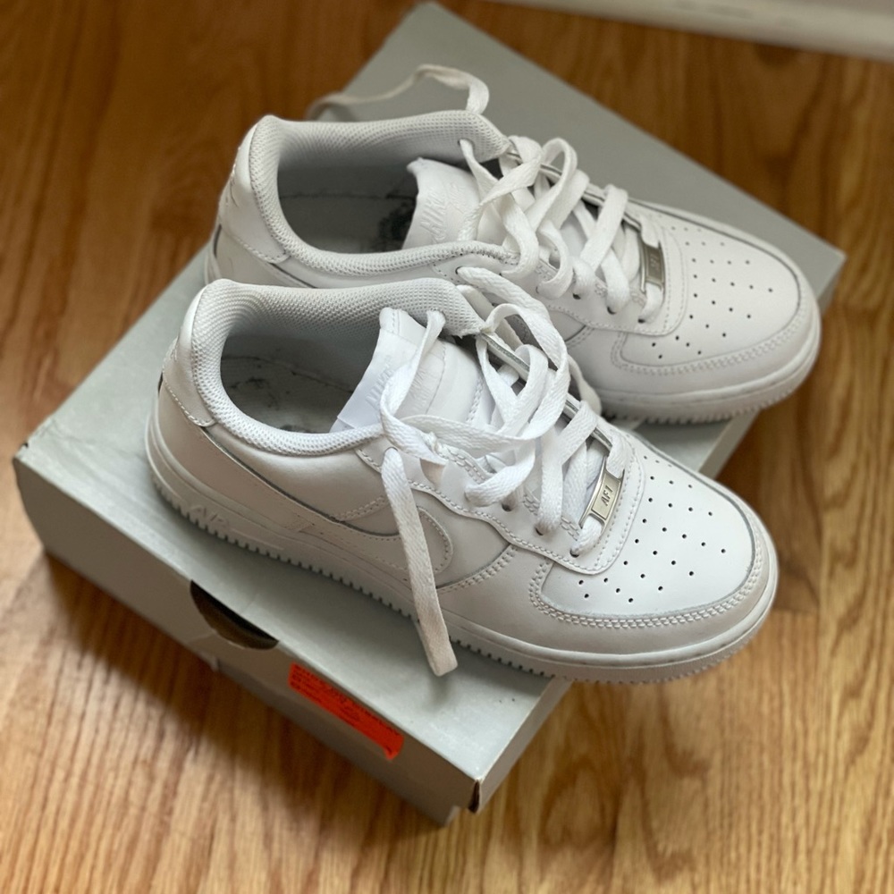 Pre owned very gently used Nike air force 1’s